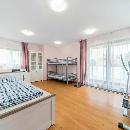 Krasne Ubytovani S Balkonem Appartement *